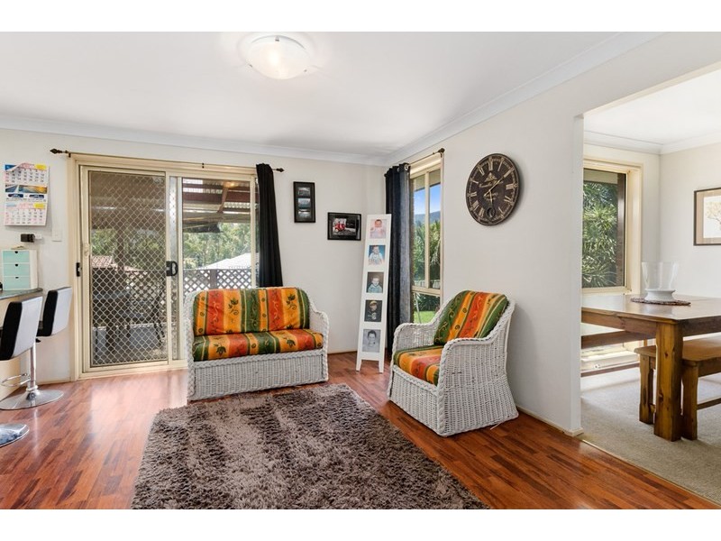 64 Robins Creek Drive, Horsley NSW 2530