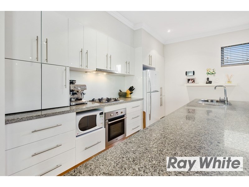 6 Oxford Road, Dapto NSW 2530