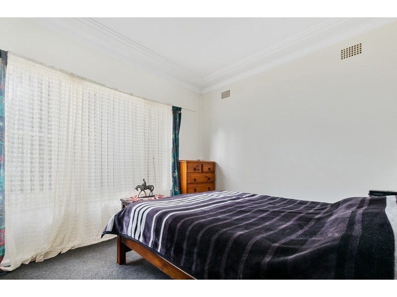 50 Prince Edward Drive, Dapto NSW 2530