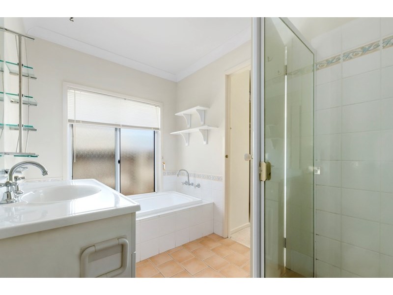 11 Glenlee Drive, Horsley NSW 2530