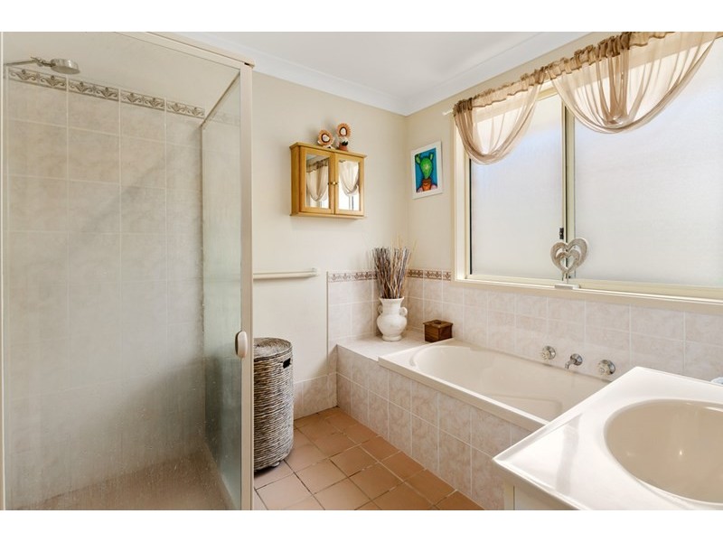 64 Robins Creek Drive, Horsley NSW 2530