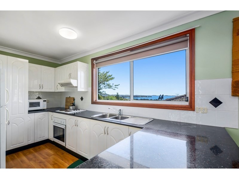 20 Wybalena Avenue, Koonawarra NSW 2530