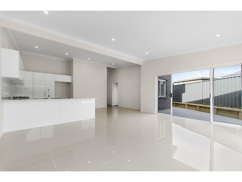 21 Brooks Terrace, Kanahooka NSW 2530