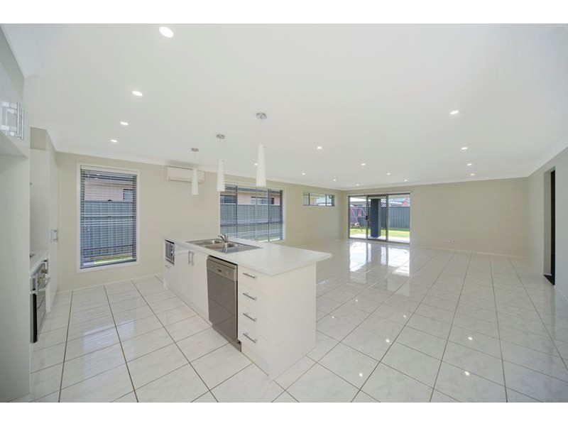 9 Bayview Avenue, Haywards Bay NSW 2530