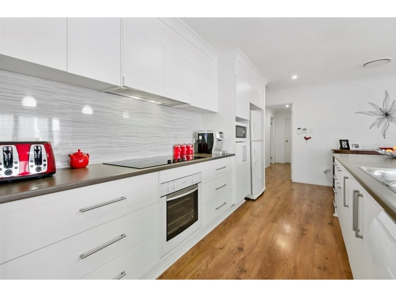 11 Spears Place, Horsley NSW 2530