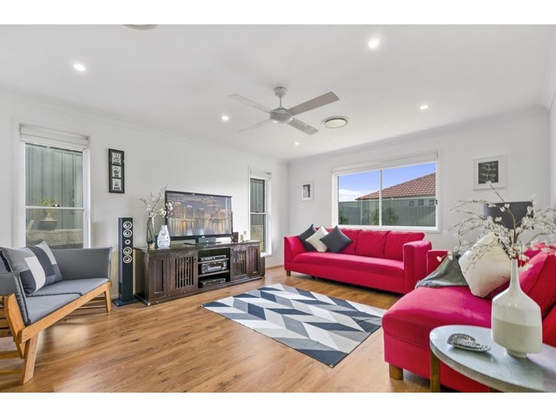 11 Spears Place, Horsley NSW 2530