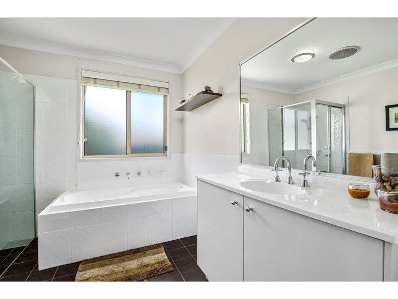 1 Penterong Way, Haywards Bay NSW 2530