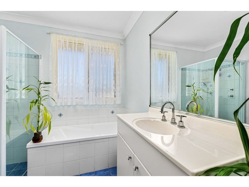 1 Ashbury Avenue, Horsley NSW 2530