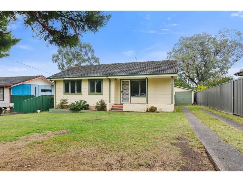 15 Kurrawa Crescent, Koonawarra NSW 2530