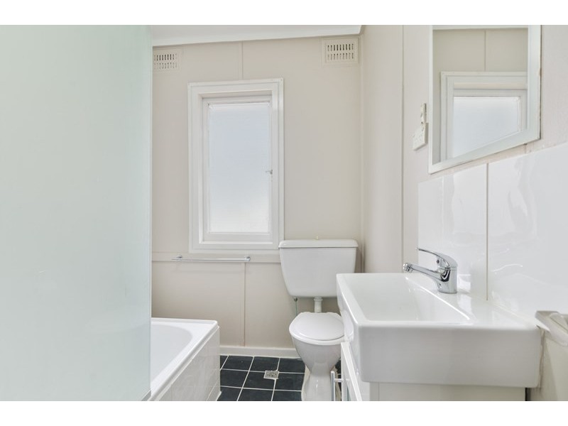 15 Kurrawa Crescent, Koonawarra NSW 2530