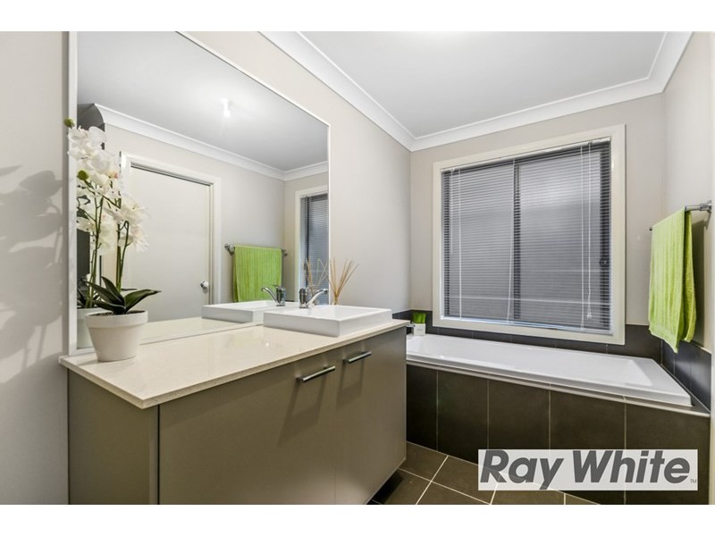 13 Wholahan Avenue, Horsley NSW 2530