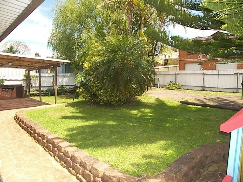 8 Billabong Avenue, Dapto NSW 2530