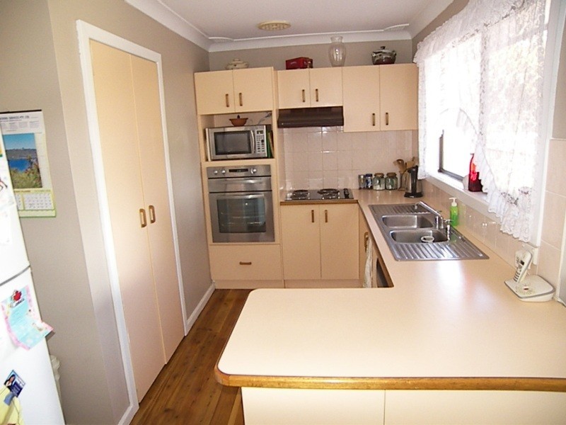 16 Bright Parade, Dapto NSW 2530