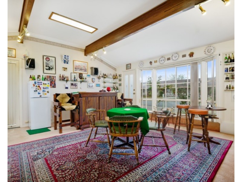 2 Windsor Crescent, Brownsville NSW 2530