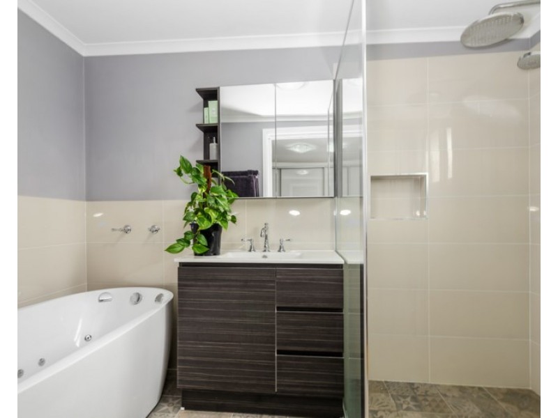 2 Cambridge Road, Dapto NSW 2530