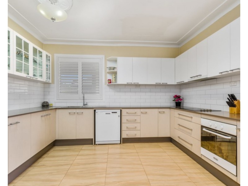 2 Cambridge Road, Dapto NSW 2530