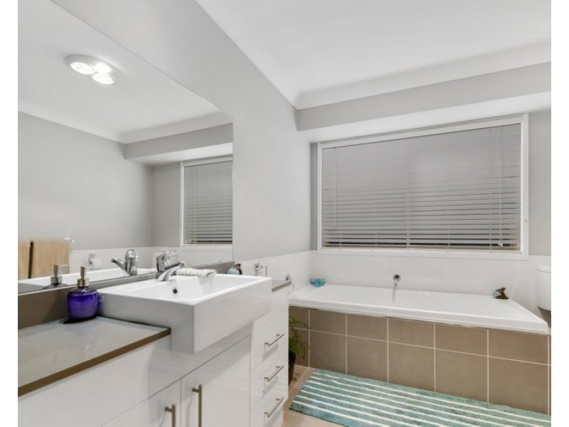 29 Bayview Avenue, Haywards Bay NSW 2530