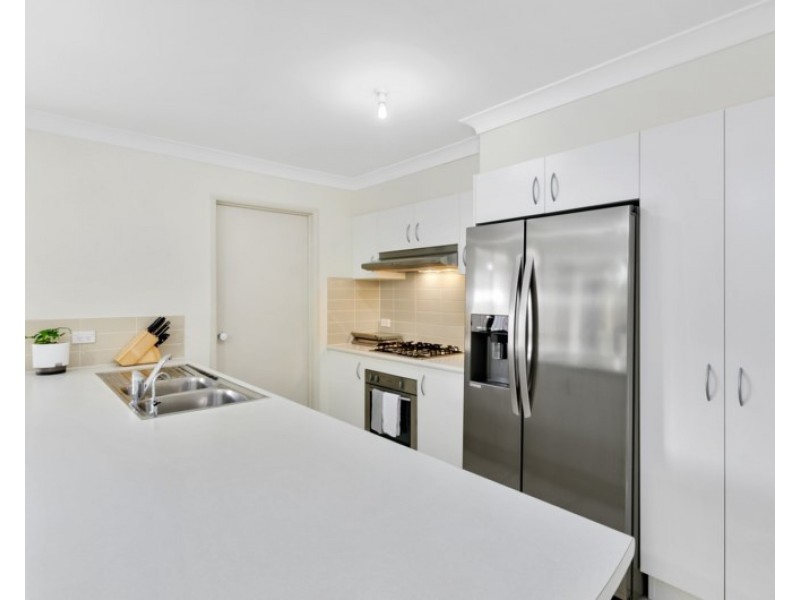 6 McLeod Place, Horsley NSW 2530