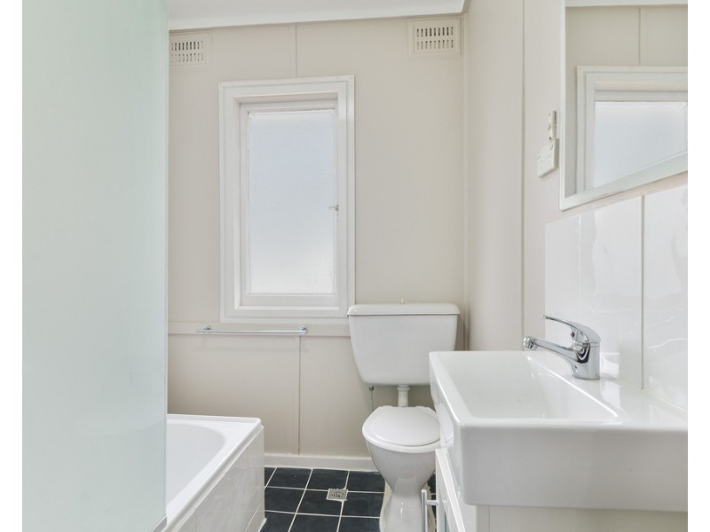 15 Kurrawa Crescent, Koonawarra NSW 2530