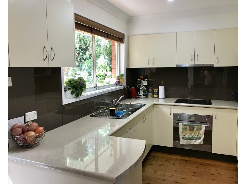 10 Robert Street, Kanahooka NSW 2530