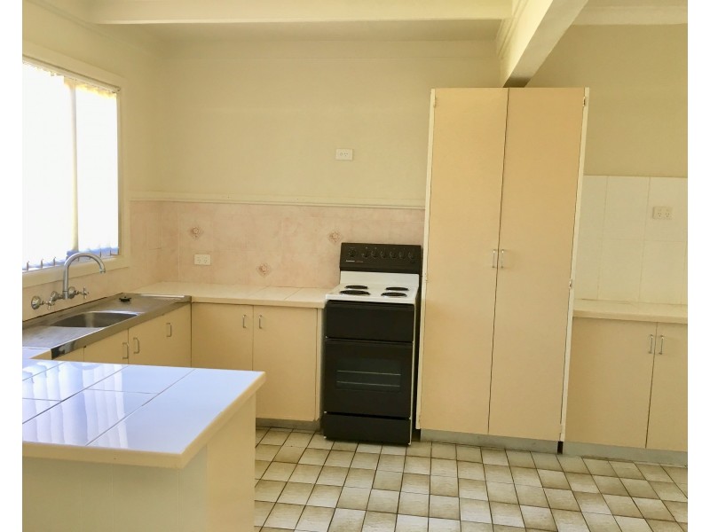 8 Lakelands Drive, Dapto NSW 2530