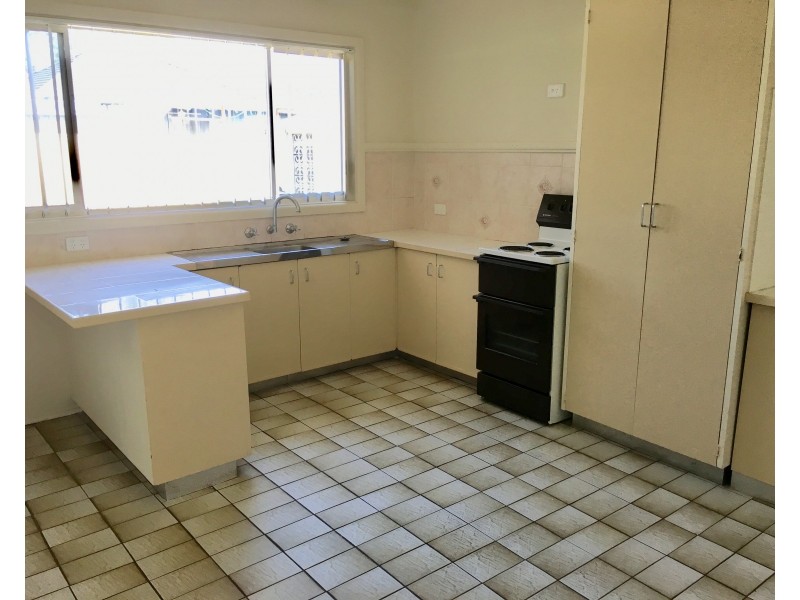 8 Lakelands Drive, Dapto NSW 2530