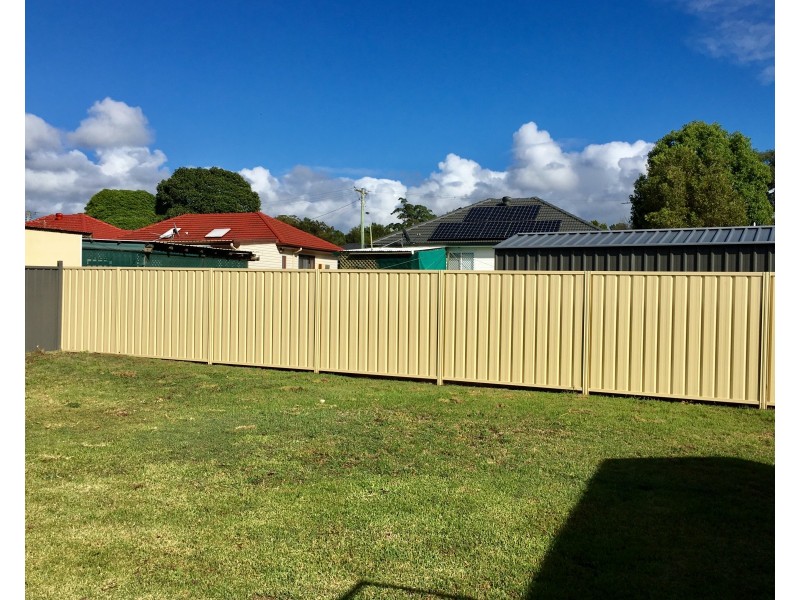 8 Lakelands Drive, Dapto NSW 2530