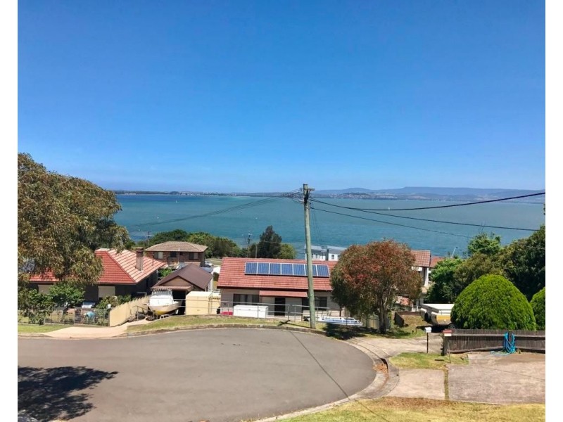 68 Grand View Parade, Lake Heights NSW 2502