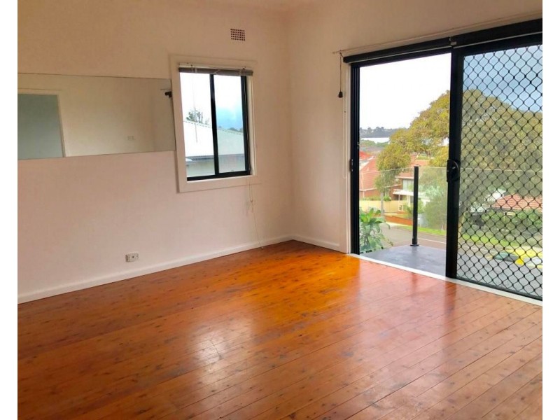 68 Grand View Parade, Lake Heights NSW 2502