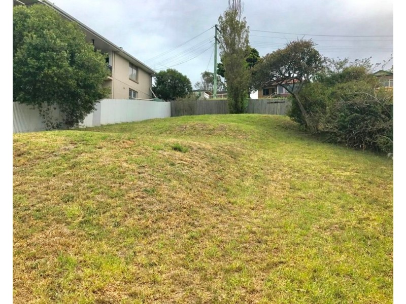 68 Grand View Parade, Lake Heights NSW 2502