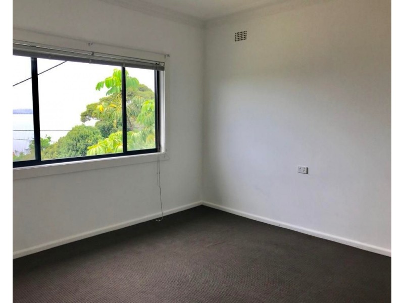 68 Grand View Parade, Lake Heights NSW 2502