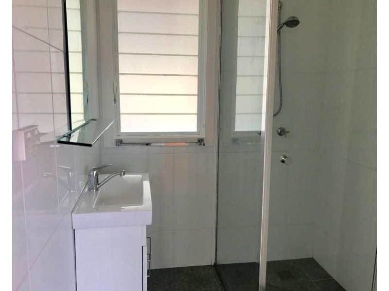 68 Grand View Parade, Lake Heights NSW 2502