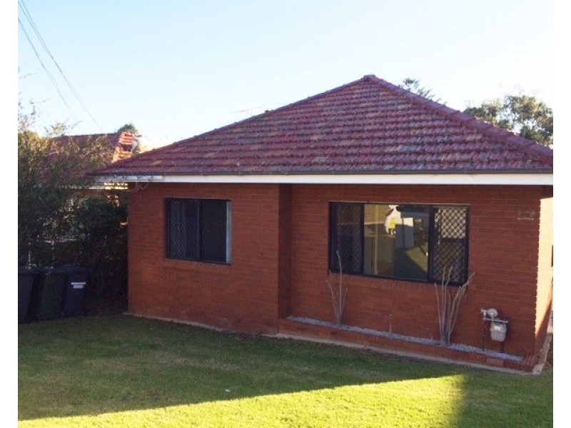 1/8 Armstrong Street, West Wollongong NSW 2500