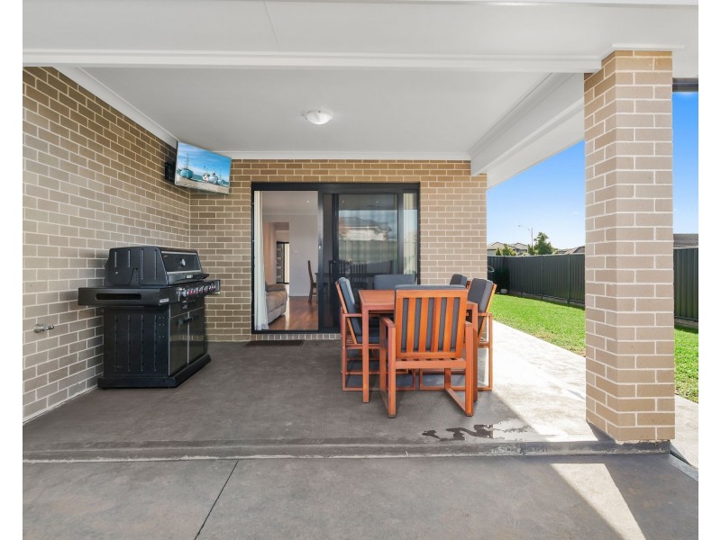 1 Tallawarra Crescent, Haywards Bay NSW 2530