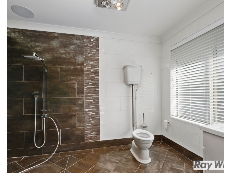 17 Haywards Bay Drive, Haywards Bay NSW 2530