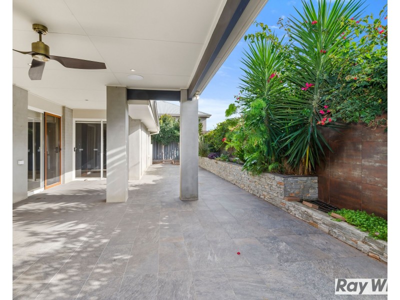17 Haywards Bay Drive, Haywards Bay NSW 2530