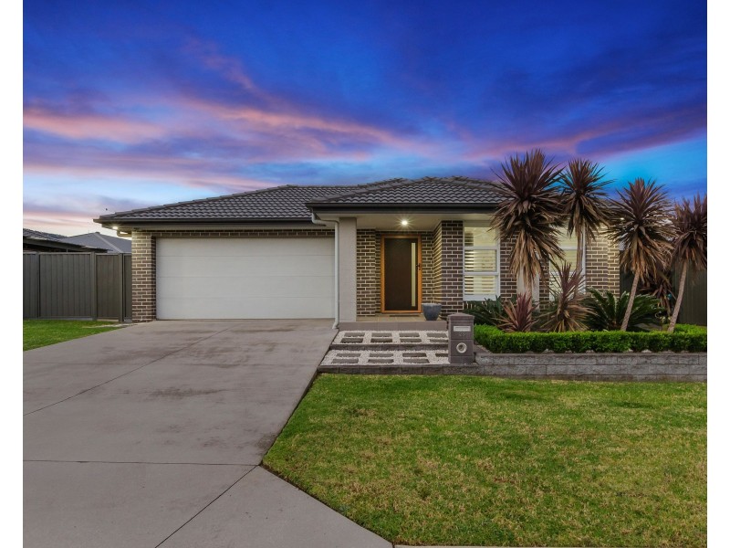 28 Flemmings Crescent, Horsley NSW 2530