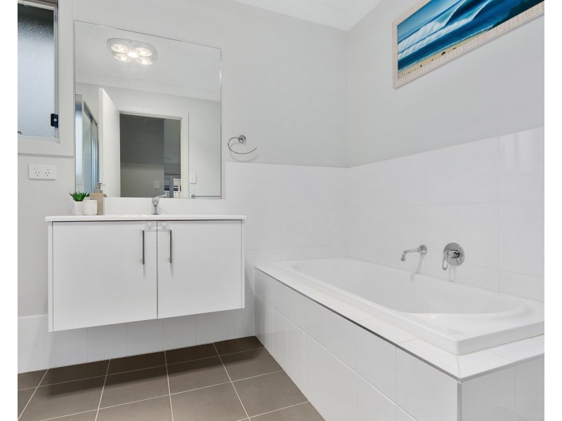 28 Flemmings Crescent, Horsley NSW 2530