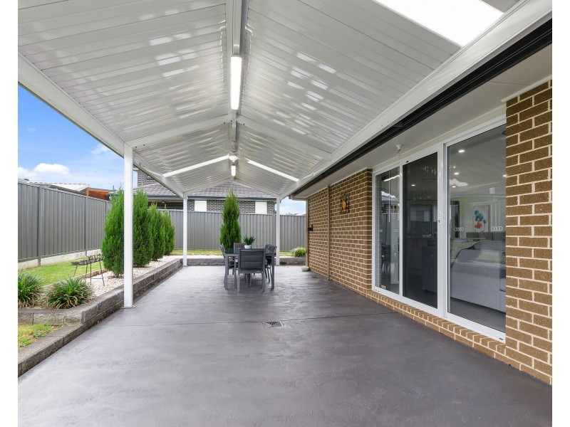 28 Flemmings Crescent, Horsley NSW 2530