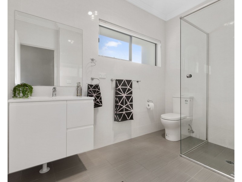 2/44 Cummins Street, Unanderra NSW 2526