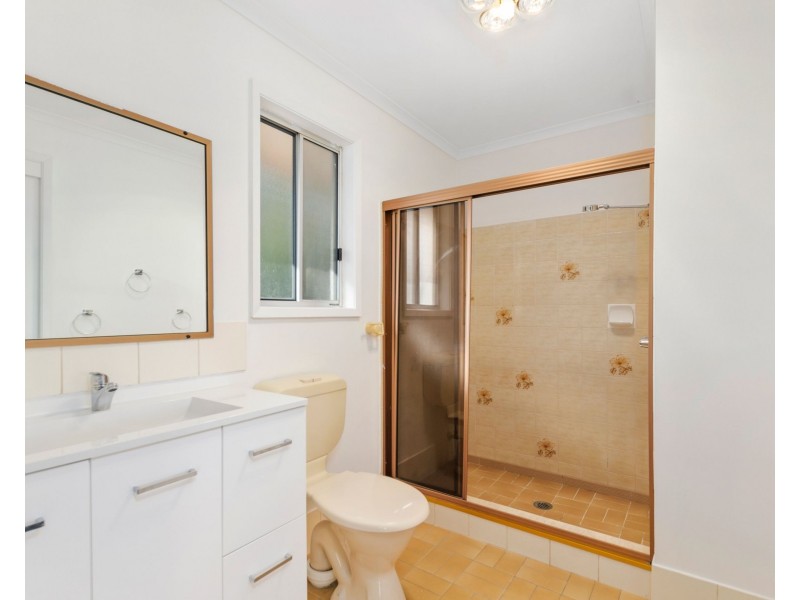 8 Cleary Avenue, Kanahooka NSW 2530