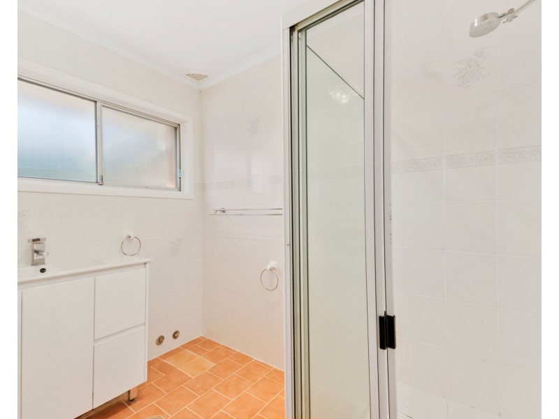 8 Cleary Avenue, Kanahooka NSW 2530