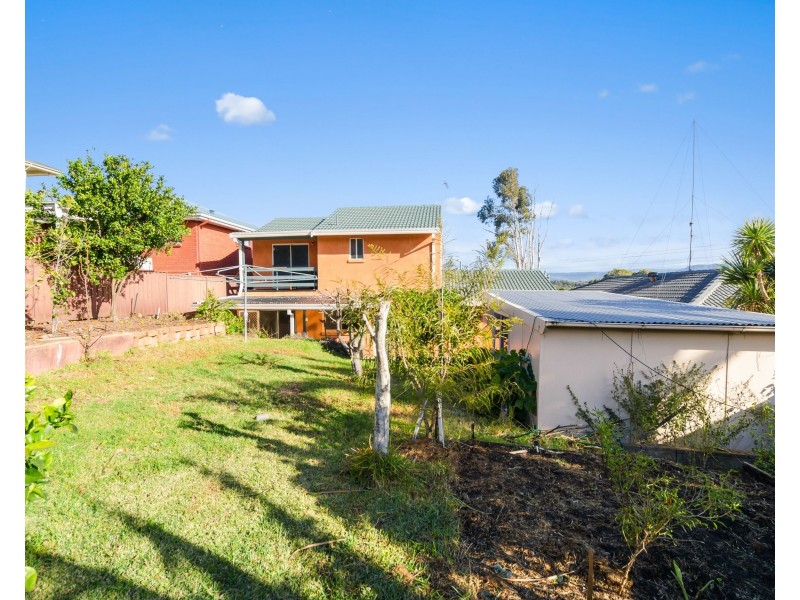 8 Cleary Avenue, Kanahooka NSW 2530