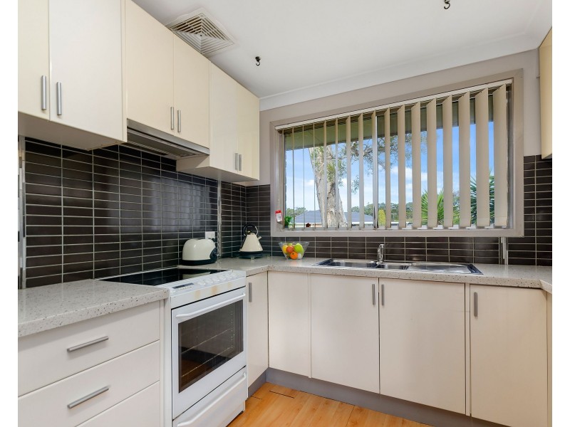 6 Greenbrook Place, Horsley NSW 2530