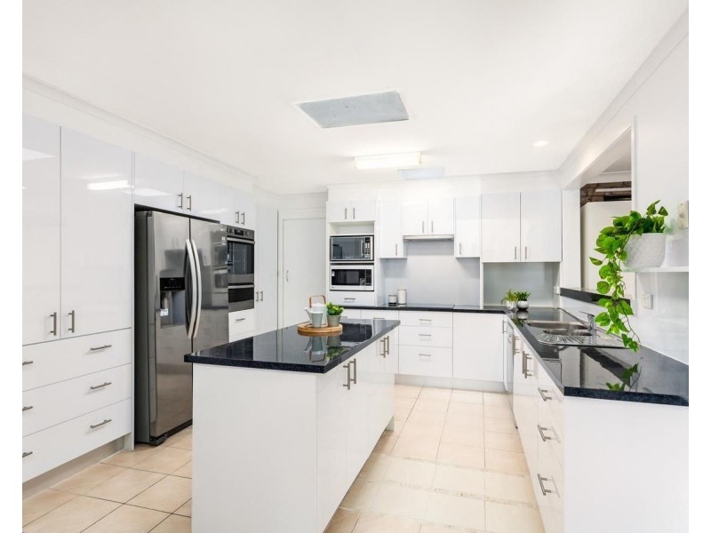 8 Colony Gardens, Horsley NSW 2530