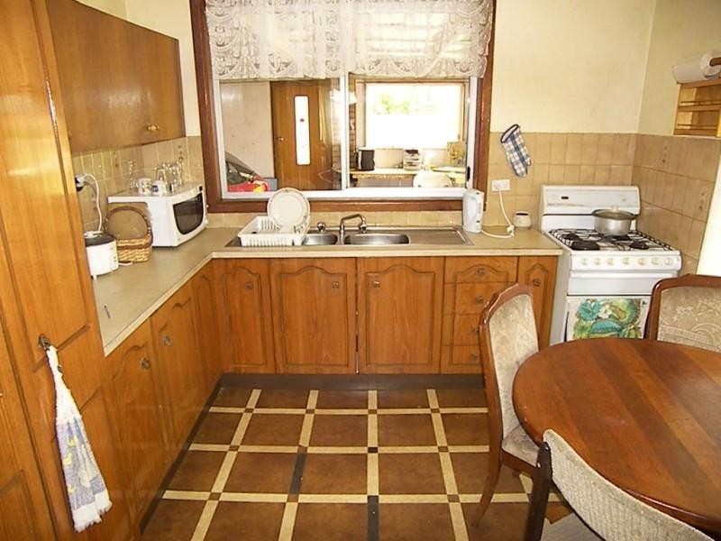 4 Barellan Avenue, Dapto NSW 2530