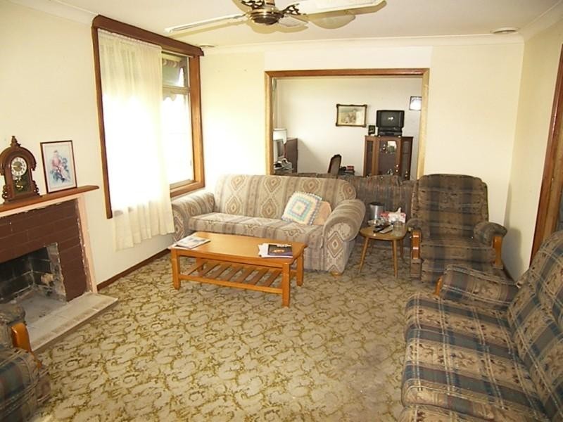 4 Barellan Avenue, Dapto NSW 2530