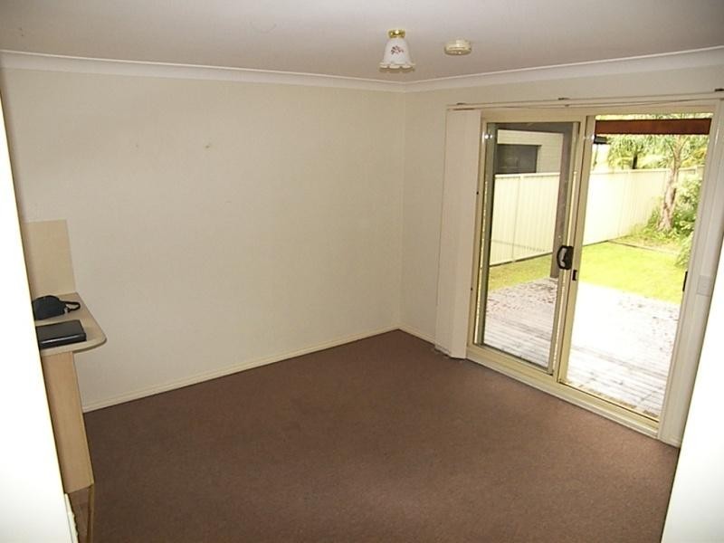 1/12 Marie Place, Horsley NSW 2530