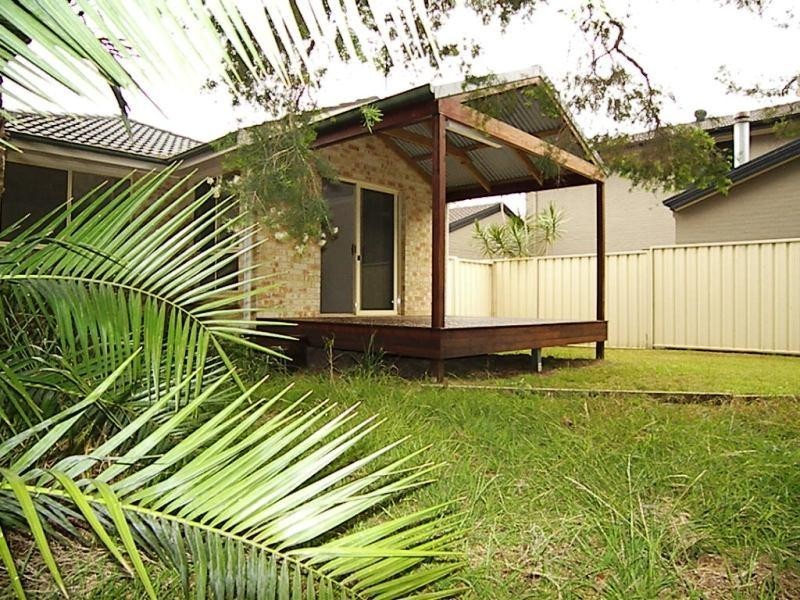 1/12 Marie Place, Horsley NSW 2530