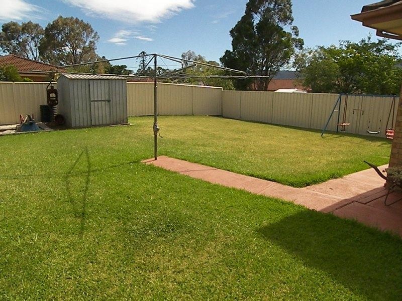 25 Ritchie Crescent, Horsley NSW 2530